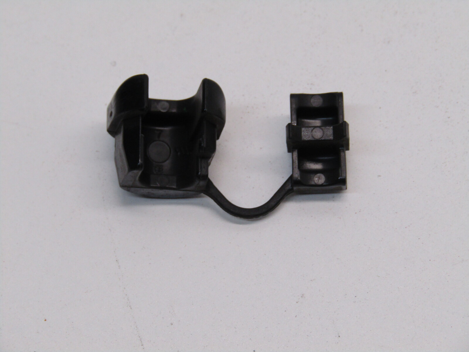 STRAIN RELIEF BUSH .87 OD .325-.360 DIA RD CABLE HEYCO #1240
